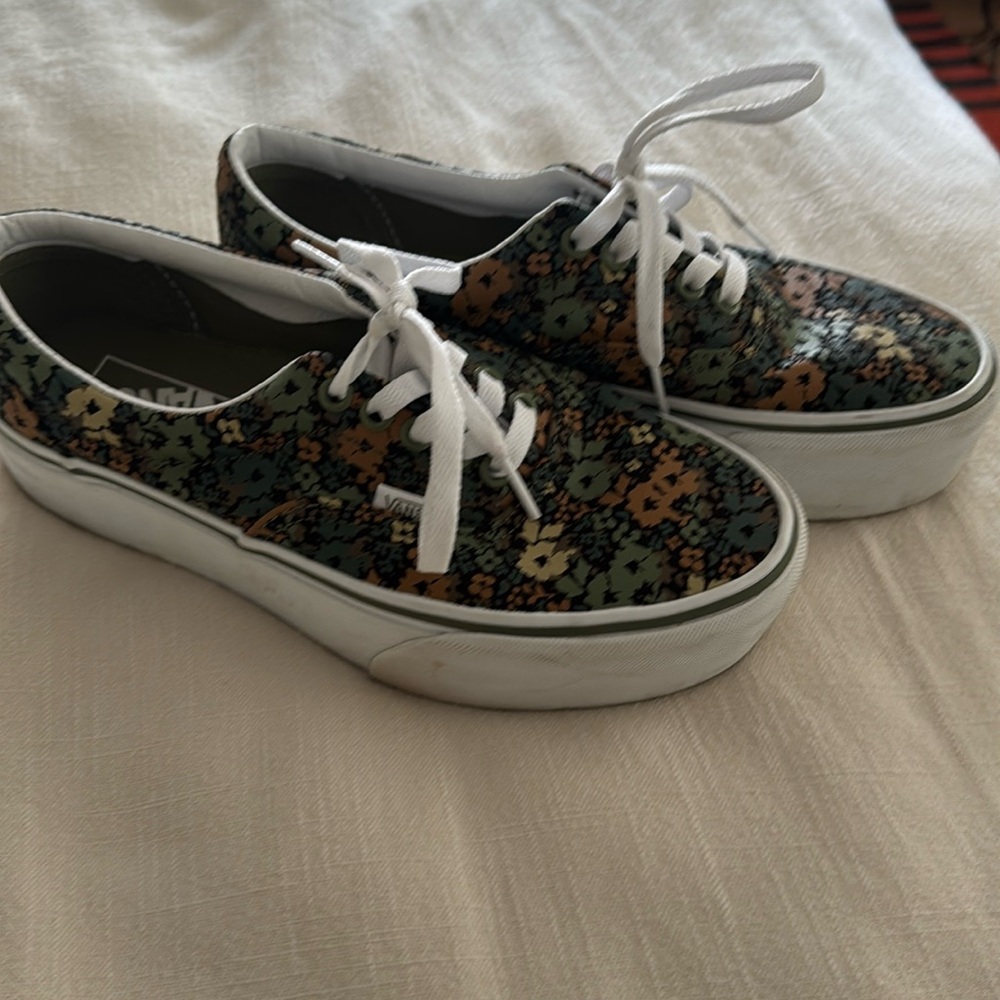 Floral wedge vans